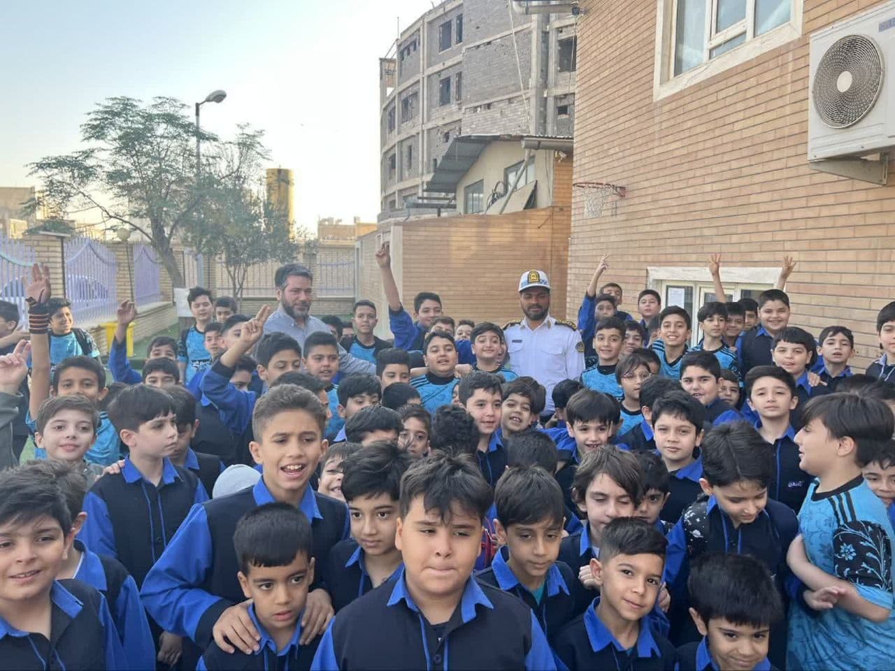 برنامه صبحگاه به مناسبت روز نیروی انتظامی دعوت از جناب آقای سروان باقری